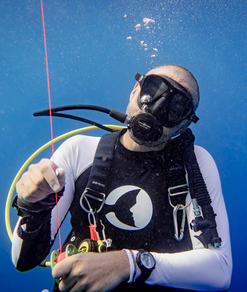 Delayed Surface Marker Buoy (DSMB) Diver